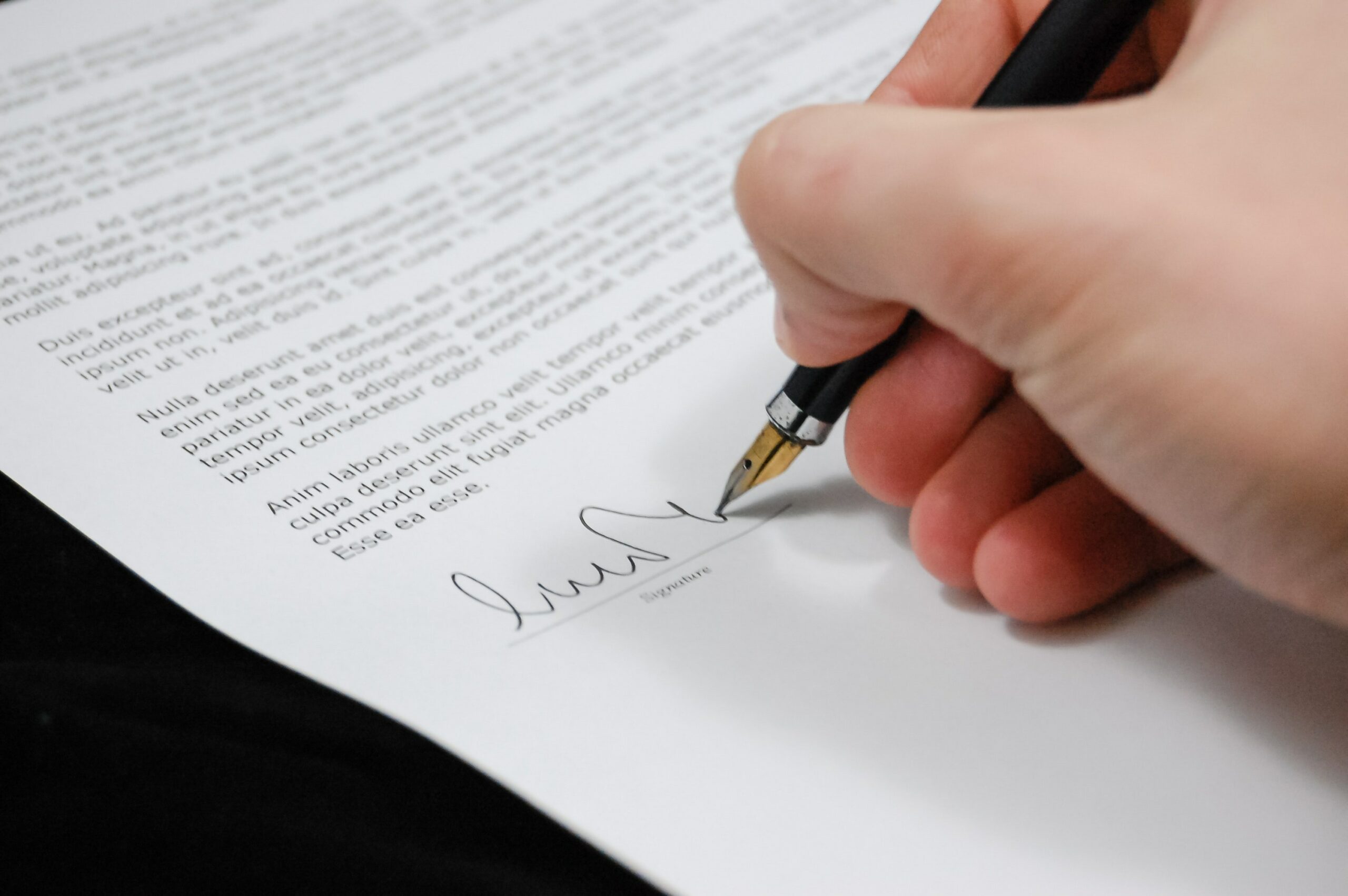 Pros and Cons of a Will vs. a Trust